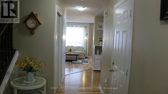 Photo du bâtiment - 995 Oakcrossing Rd