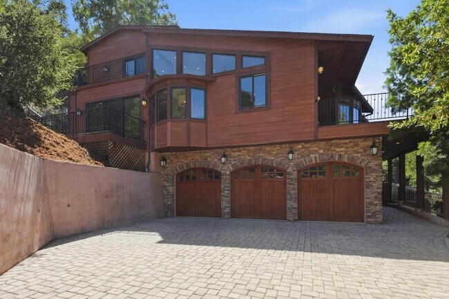 Foto del edificio - 3911 Pepper Tree Ct