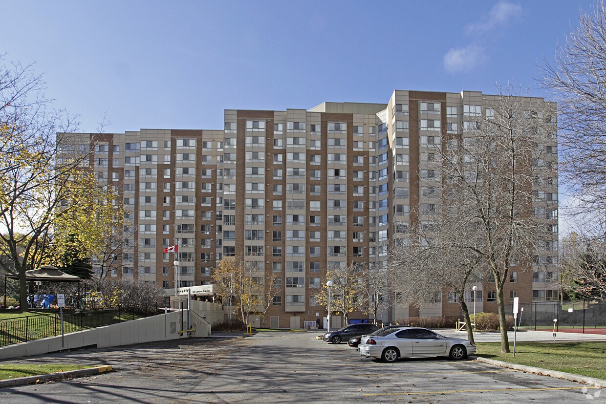 Photo du bâtiment - Lakewood by the Park