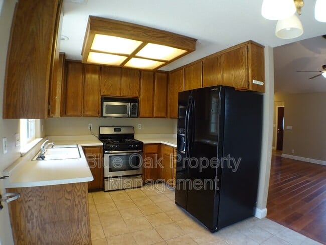 Building Photo - 1011 Lupin Ave