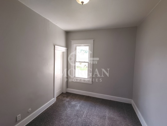 Building Photo - 1327 Arrow Ave