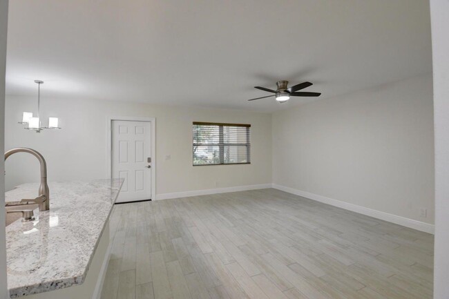 Building Photo - 403 Normandy Ln