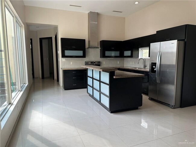 Building Photo - 12 Sonora Ave