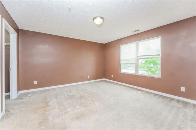 Foto del edificio - 12201 Fairington Ridge Cir