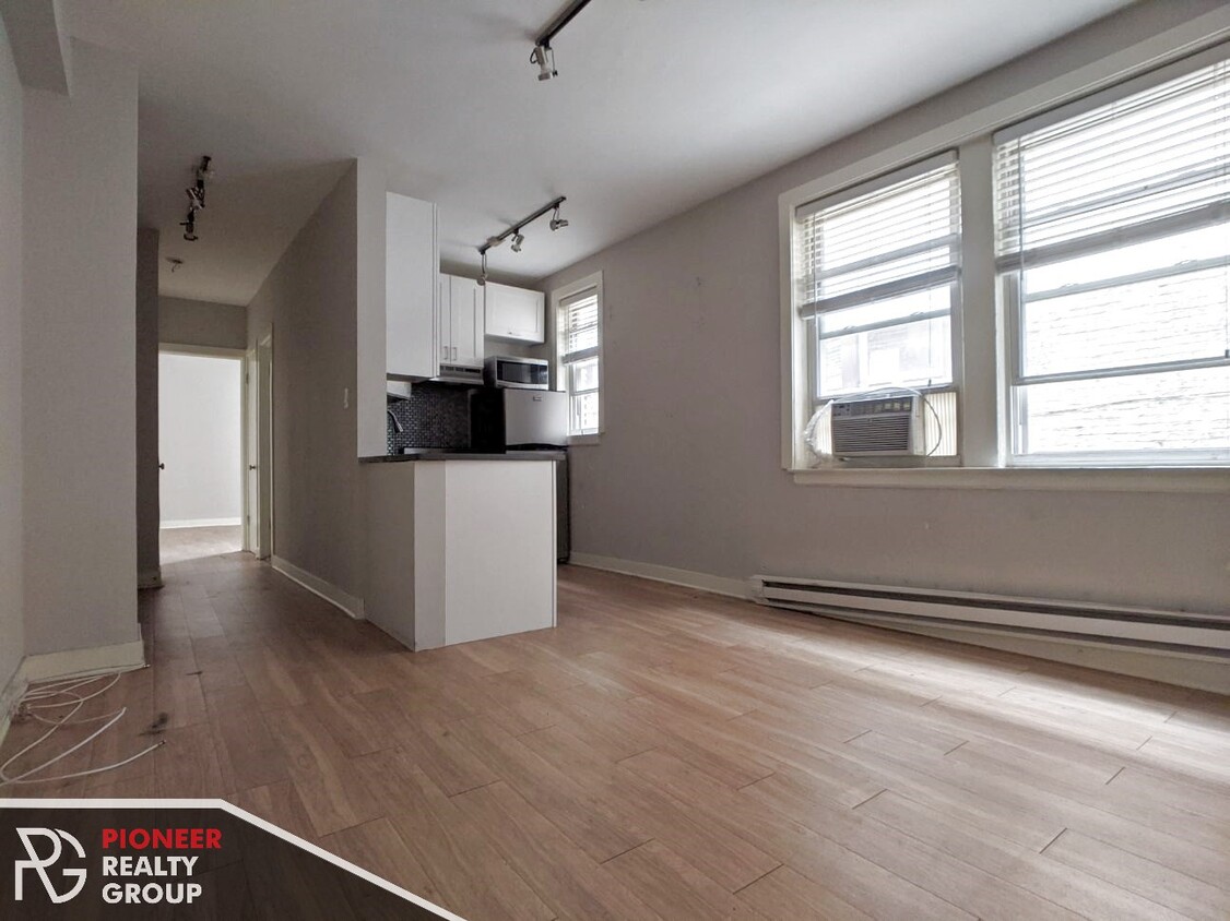 Foto principal - 517 W Belmont Ave
