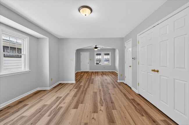 Building Photo - 533-533 N Sherman Dr