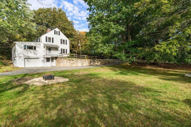 Foto del edificio - 410 Conant Rd