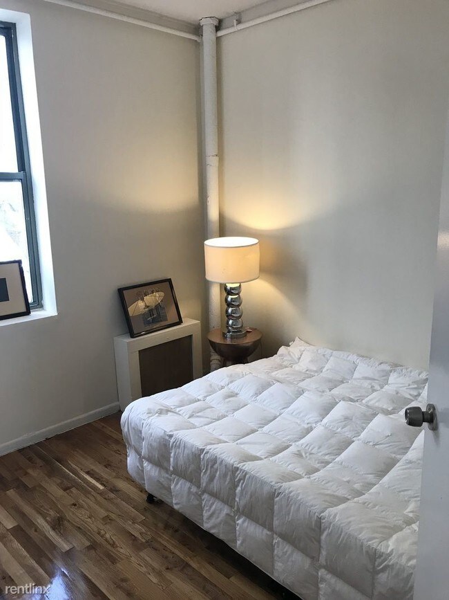 Foto del edificio - 3 br, 1 bath Apartment - 248 W 64th St