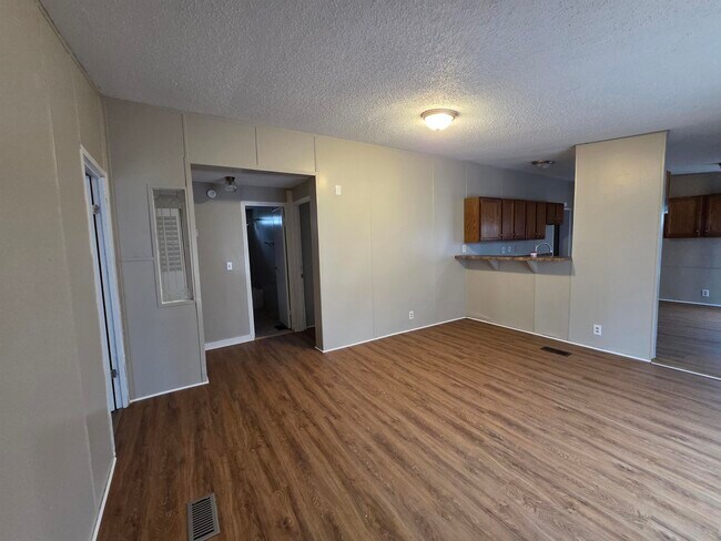 Foto del edificio - 2956 Lake Park Rd