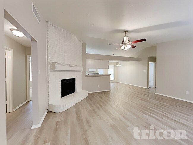 Foto del edificio - 6625 Old Whitley Rd
