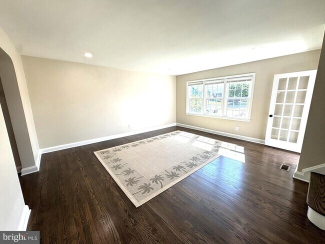 Foto del edificio - 8130 Loch Raven Blvd