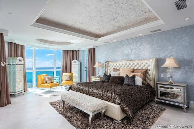 Building Photo - 5025 Collins Ave