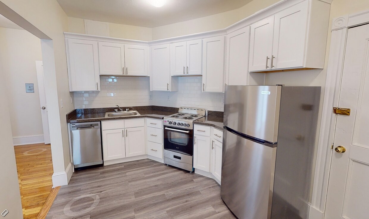 9/1 No Fee! Spilt-style 3BR on Beacon St near Wash Sq/Coolidge - 9/1 No Fee! Spilt-style 3BR on Beacon St near Wash Sq/Coolidge