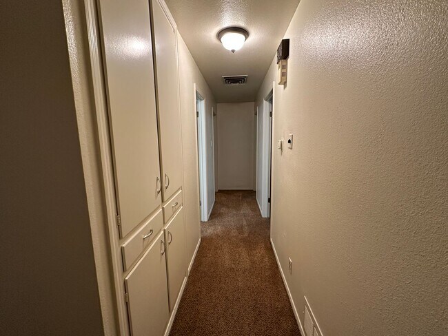 Foto del edificio - Single Family Home near Coronado Mall
