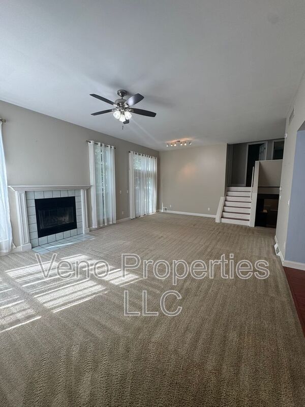 Building Photo - 21 Skylark Dr