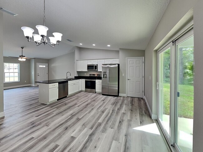 Building Photo - 7798 N Pitcairn Way