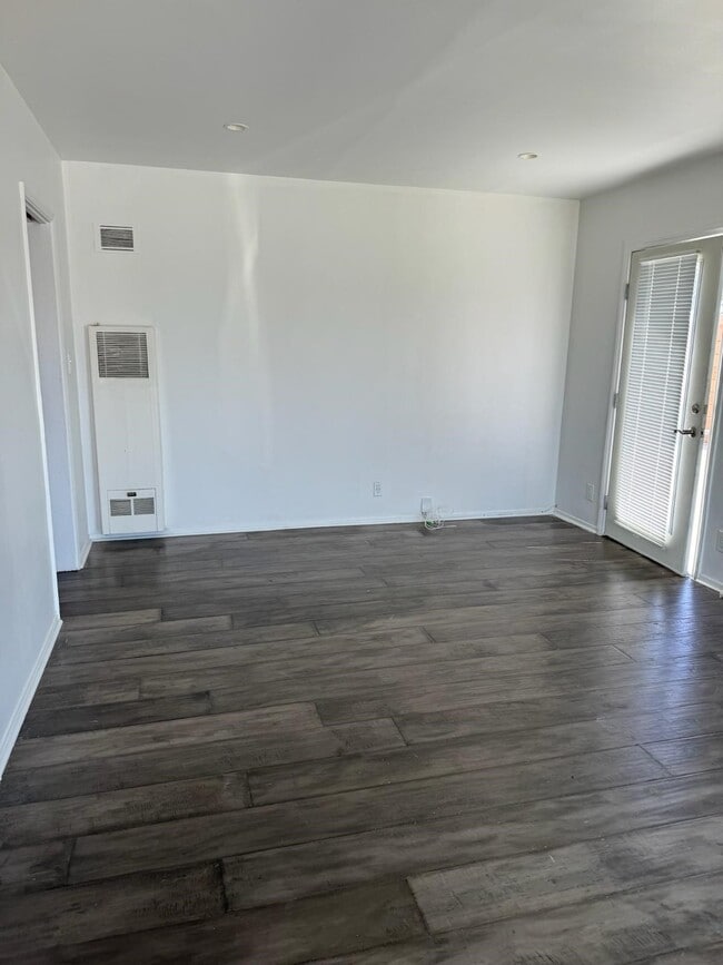 Living Room with door leading to spacious back yard - 15216 S Tarrant Ave