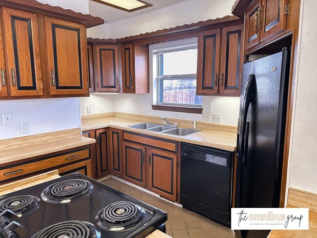 Building Photo - Charming 2BD/2BA Home with a Full Basement!