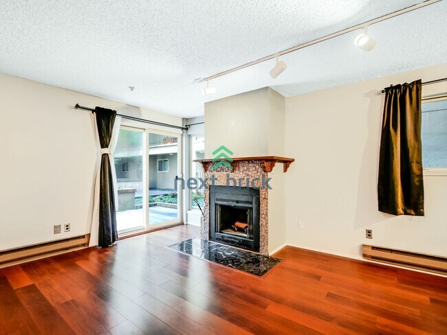 Foto del edificio - 2 Bed 1 Bath Condo in Desirable Capitol Hill