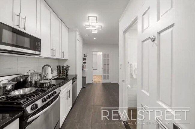 Foto del edificio - Modern 1BR/1BA in Prime Lower Manhattan | Fast Access to Midtown & Google HQ