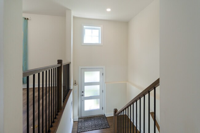 Building Photo - 3 E Hartwick Dr
