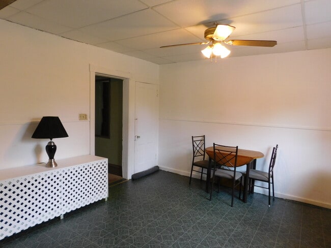 Eat in Kitchen - 480 Marian Ave