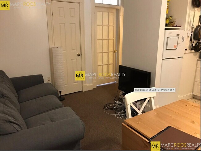 Building Photo - 856 Beacon St