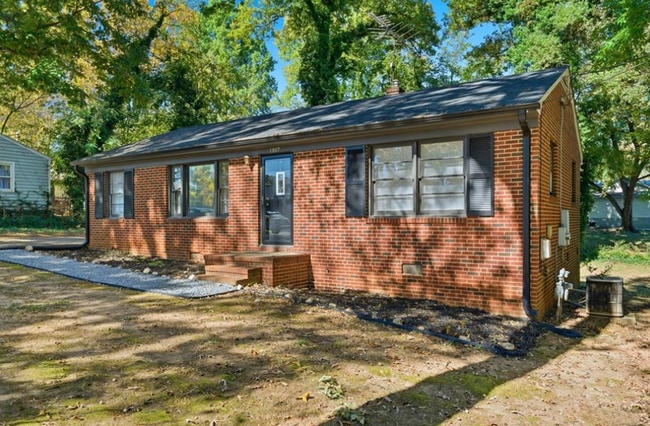 Building Photo - 1907 Apex Pl