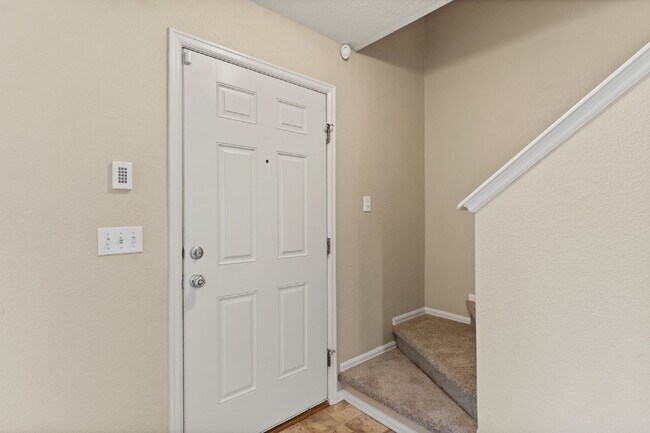 Foto del edificio - Move-In Ready 2-Bed Townhome with A/C & Fi...