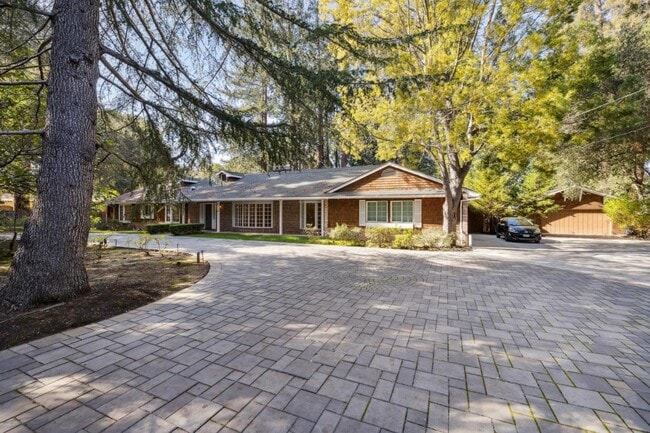 Building Photo - 216 Valparaiso Ave