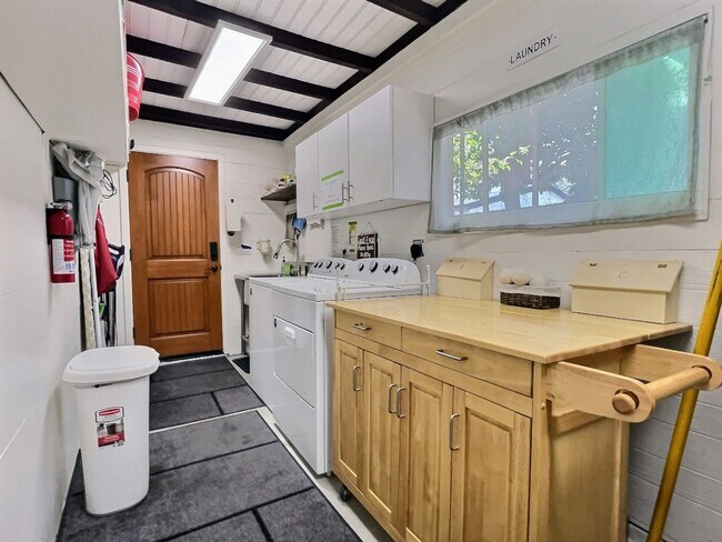 Building Photo - Charming Studio/1BA in Downtown Sunnyvale ...