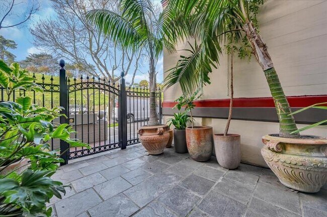 Building Photo - 2 bedroom in San Francisco CA 94115