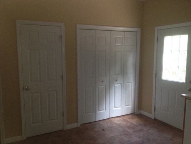 Foto del edificio - 2316 Summerville Rd
