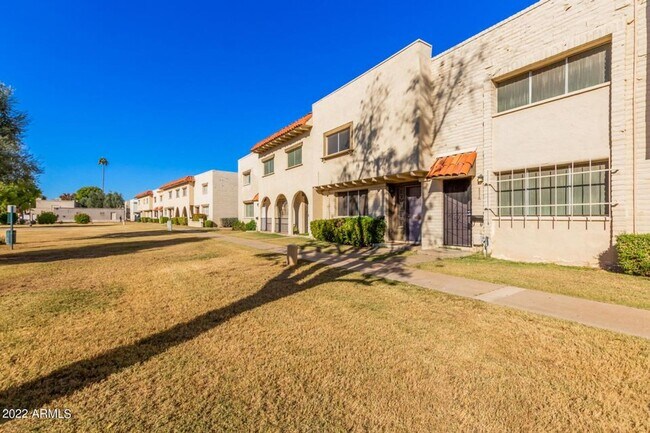 Foto del edificio - Great Location in Scottsdale!  2 bedroom, 1.5 bath, community pool