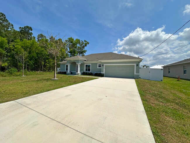 Building Photo - 6700 NW Omega Rd