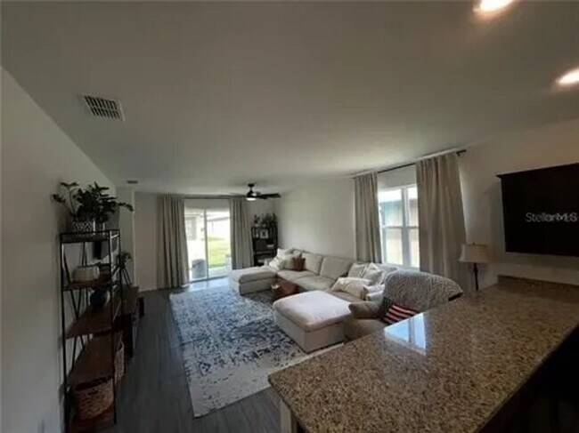 Foto del edificio - 6236 Dolostone Dr