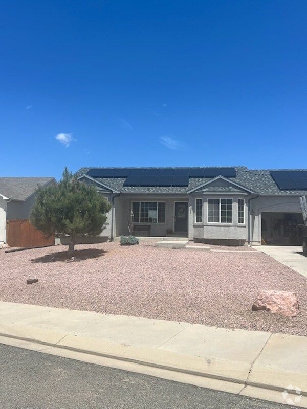 Apartments with Garages in Penrose, CO 1 Rentals