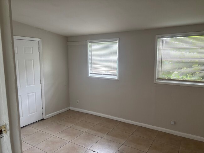 Building Photo - 1728 Le Bois Dr