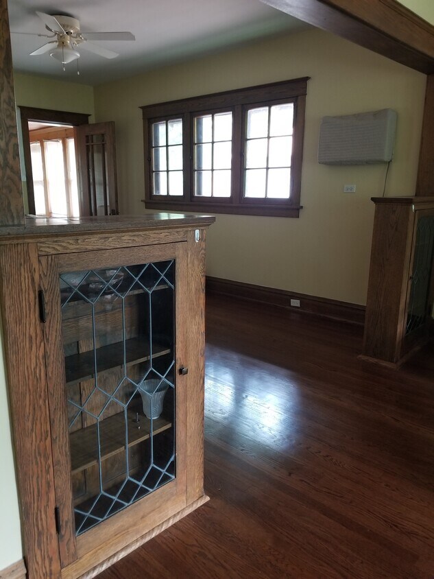 Built in Bookshelves - 2515 Ashland Ave