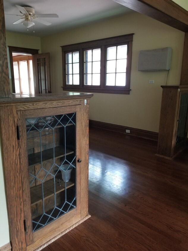 Built in Bookshelves - 2515 Ashland Ave