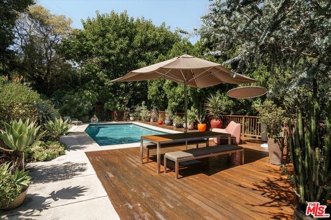 Building Photo - 2412 Canyon Oak Dr