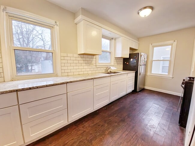 Building Photo - Single Family Home Maple Heights