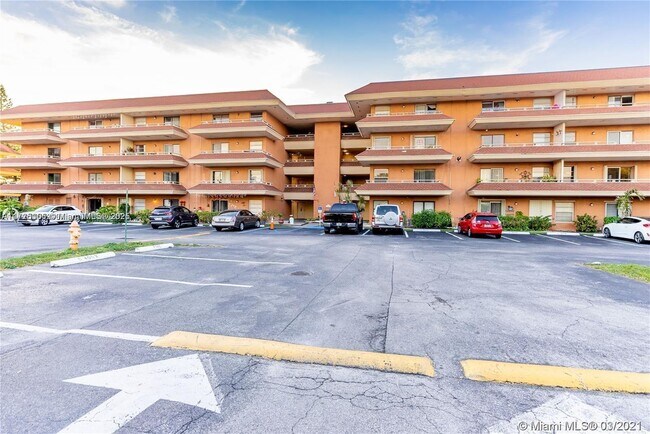 Foto del edificio - 17530 NW 68th Ave