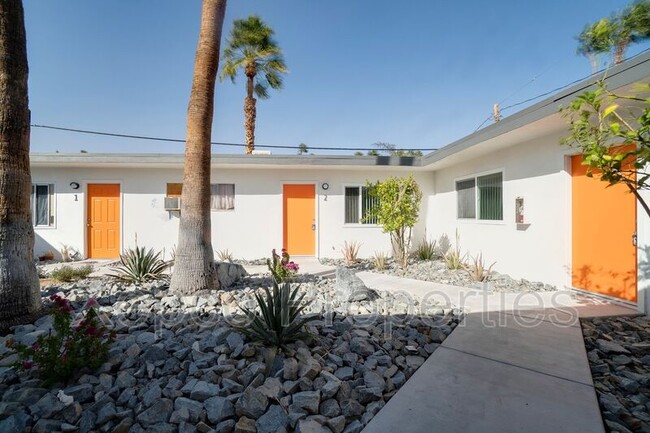 Building Photo - 520 Desert View Dr