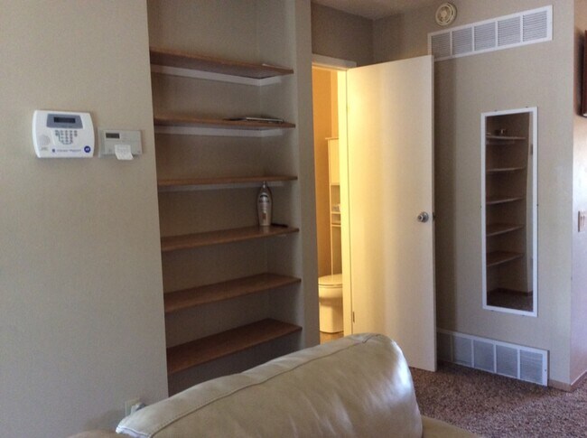 Building Photo - 3858 Smoke Tree Dr