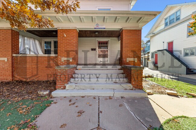 Building Photo - 3325 Victor Pl