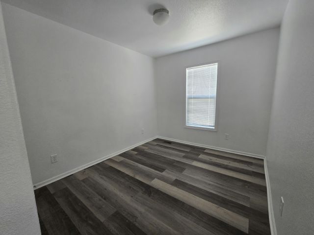 Building Photo - 6105 E Sahara Ave