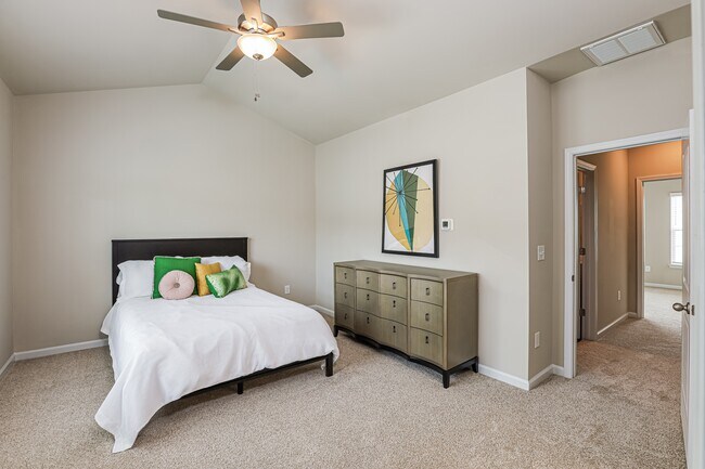 Foto del edificio - 76 Riley Cir