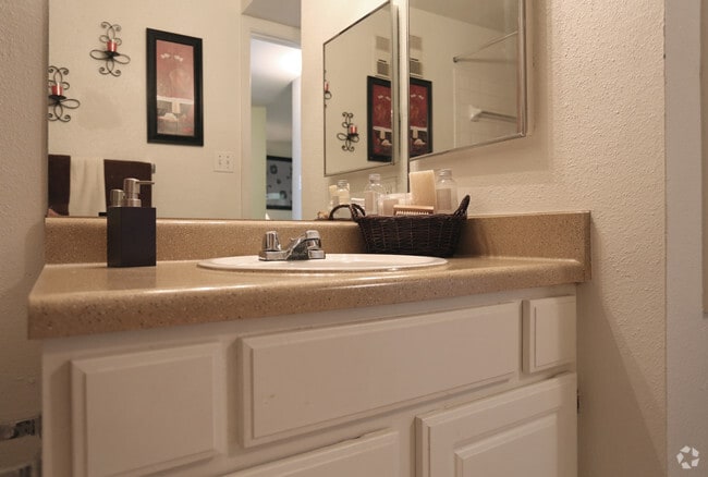 1br, 1ba- 614 sf- Bathroom - Serena Grove 3 Apartments