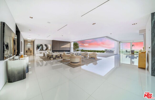 Building Photo - 551 Chalette Dr